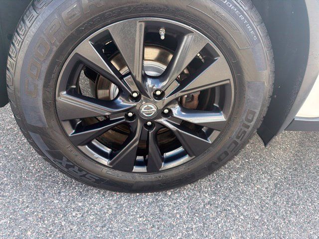 Used 2018 Nissan Murano SV w/ Premium Package AWD/4WD image 11