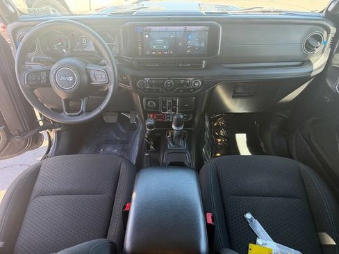 Used 2024 Jeep Wrangler Unlimited Rubicon 4xe AWD/4WD image 27