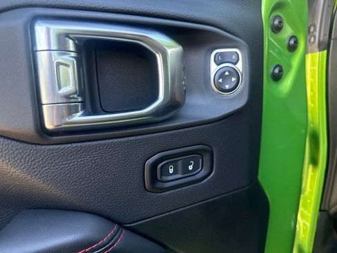 Used 2025 Jeep Wrangler Unlimited Rubicon image 14