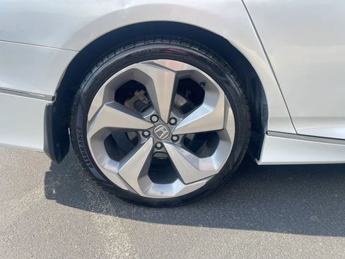 Used 2018 Honda Accord Touring image 8