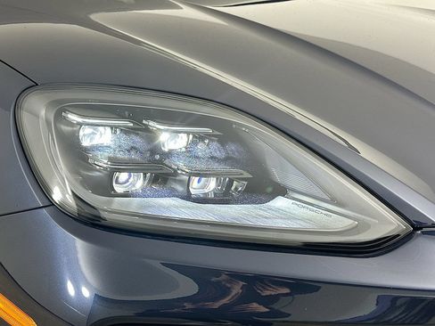 Used 2025 Porsche Cayenne E-Hybrid AWD/4WD image 10
