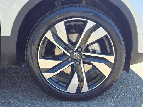 Used 2026 Volvo XC40 B5 Plus w/ Climate Package AWD/4WD image 9