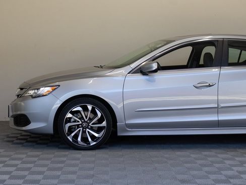 Used 2018 Acura ILX w/ Special Edition Package image 8