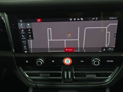 Certified 2026 Porsche Macan AWD/4WD image 18