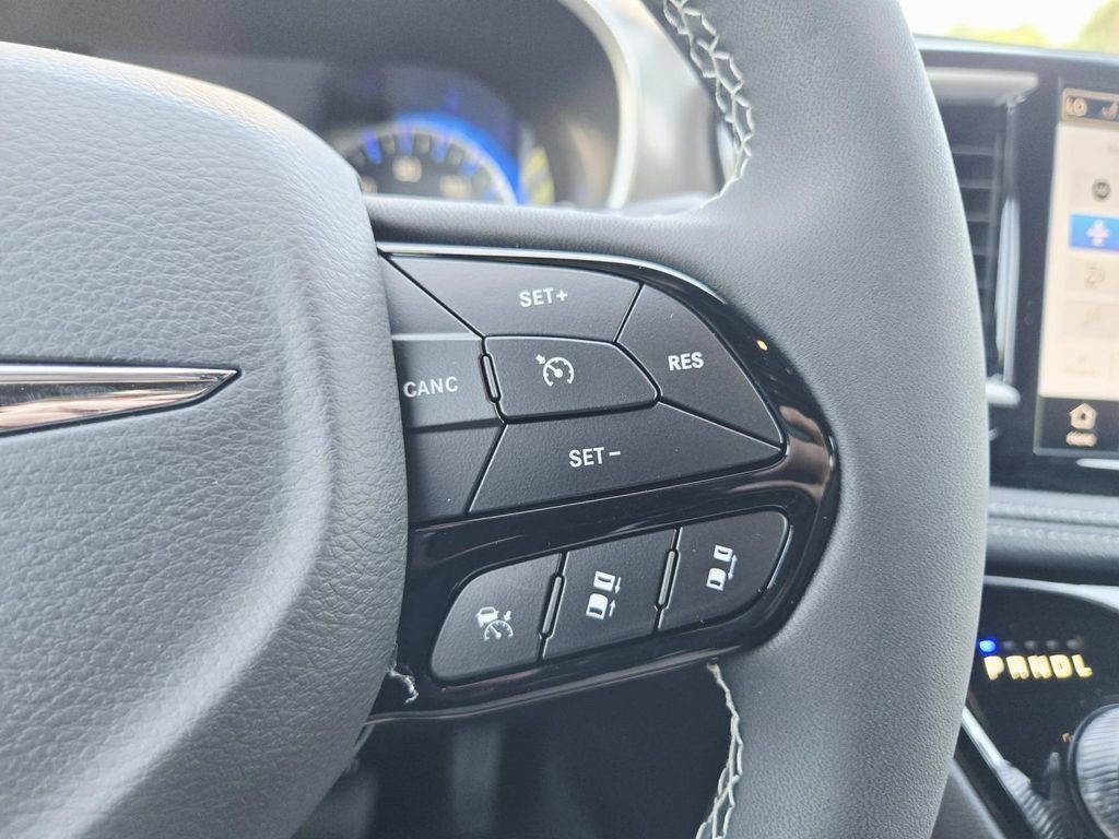 New 2026 Chrysler Pacifica Select w/ S Appearance Package AWD/4WD image 22