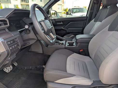Used 2025 Toyota Tacoma TRD Sport AWD/4WD image 28
