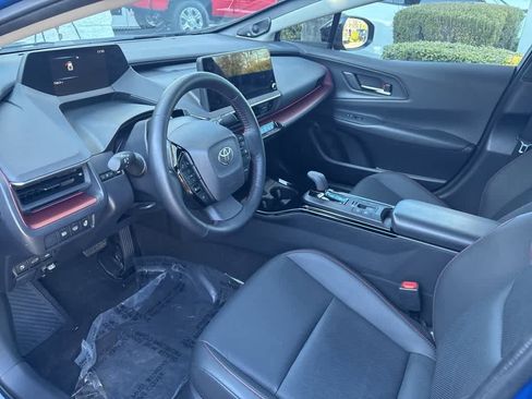 Used 2025 Toyota Prius Plug-In Hybrid image 9
