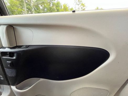 Used 2017 Chrysler Pacifica Limited w/ UConnect Theater Package FWD image 34