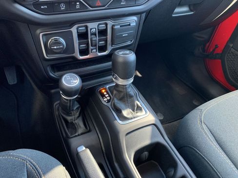 Used 2025 Jeep Wrangler Sahara image 40