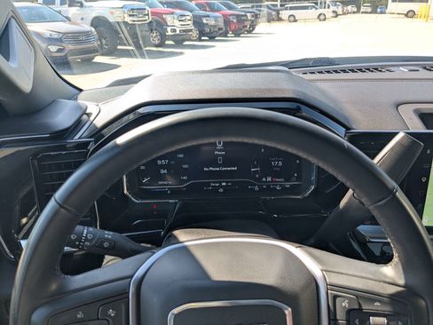 Used 2025 GMC Sierra 1500 SLT AWD/4WD image 30
