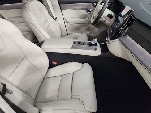 New 2026 Volvo XC90 B6 Ultra w/ Protection Package AWD/4WD image 3