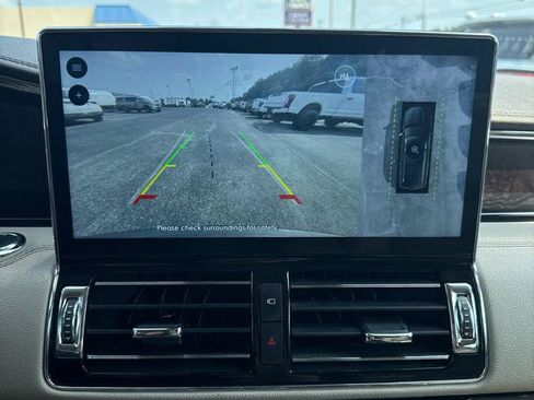 Used 2022 Lincoln Navigator Reserve AWD/4WD image 18