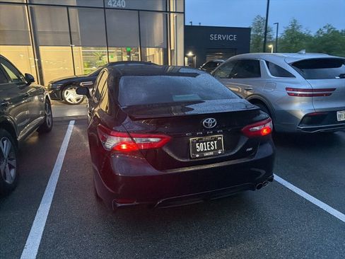 Used 2018 Toyota Camry SE w/ Moonroof Package FWD image 11