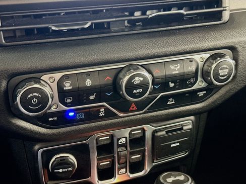 Used 2024 Jeep Wrangler Unlimited w/ Convenience Group image 16