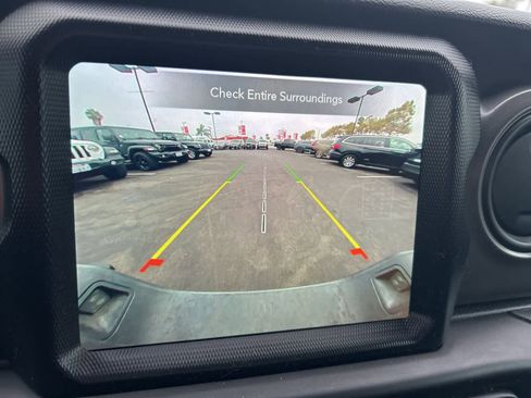 Used 2023 Jeep Gladiator Sport image 31