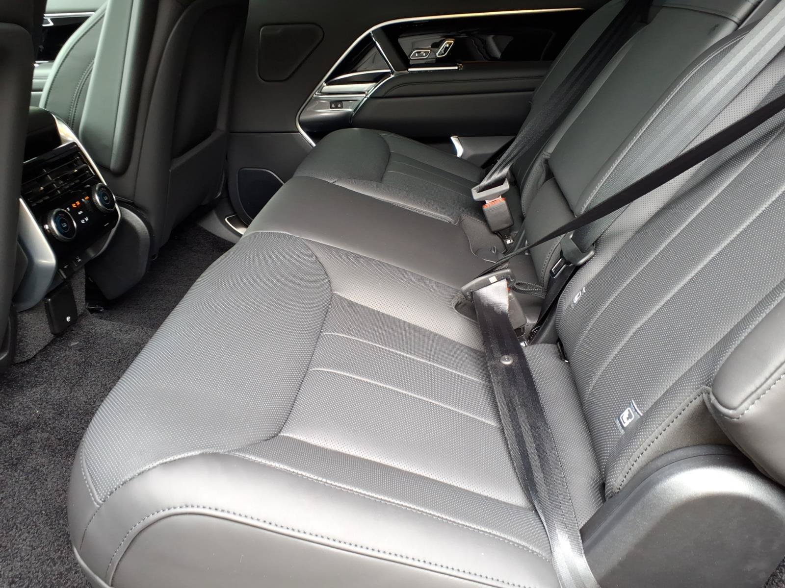 New 2026 Land Rover Range Rover Long Wheelbase SE AWD/4WD image 5