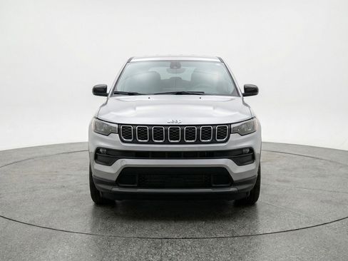 Used 2025 Jeep Compass Latitude image 2
