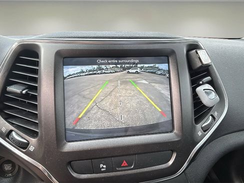 Used 2020 Jeep Cherokee Trailhawk image 19