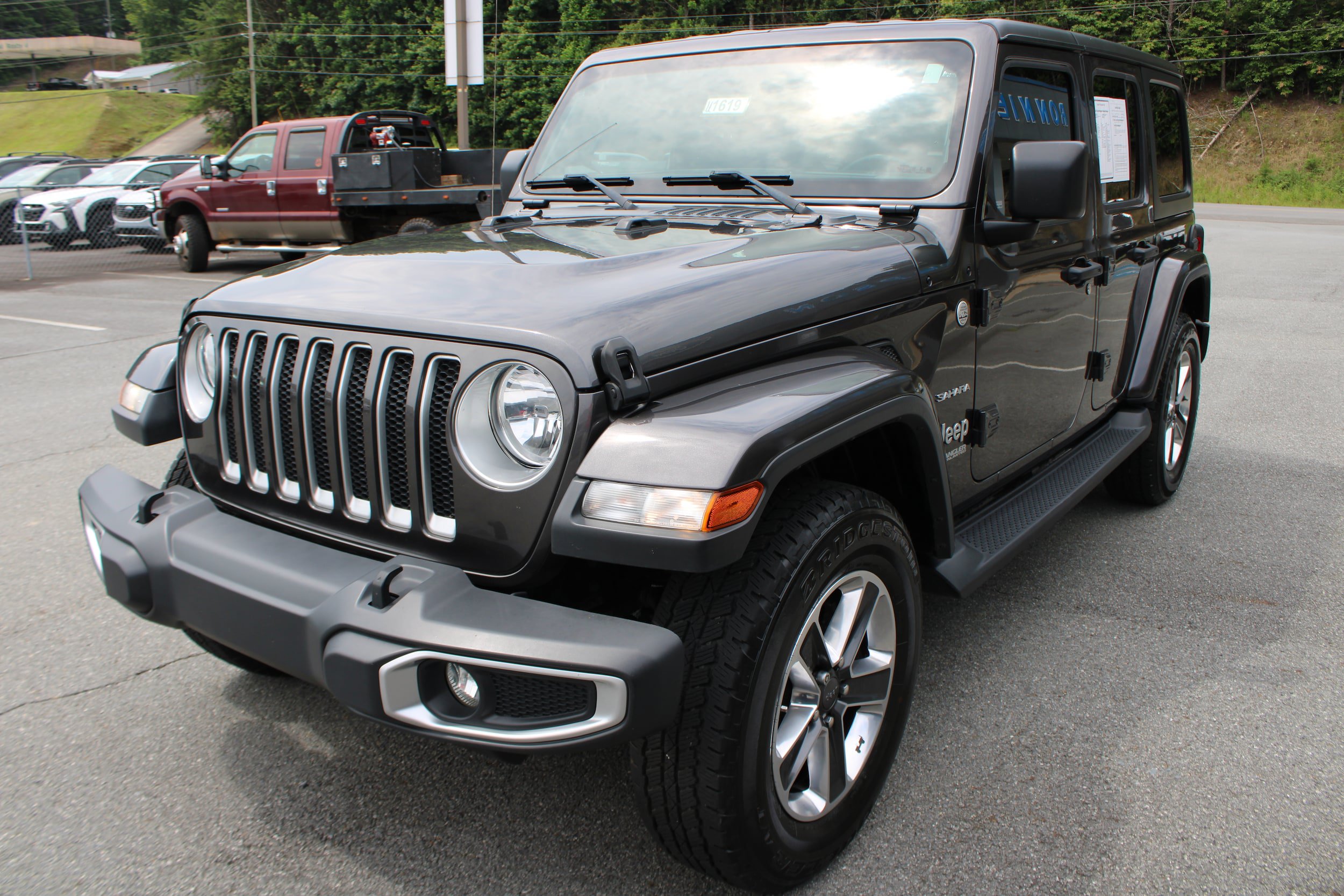 Used 2018 Jeep Wrangler Unlimited Sahara AWD/4WD image 7