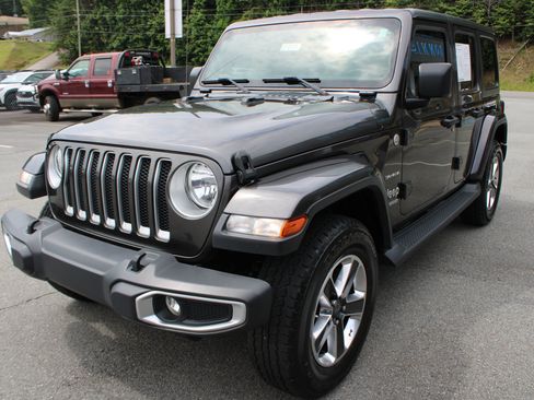 Used 2018 Jeep Wrangler Unlimited Sahara AWD/4WD image 7