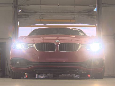 Used 2018 BMW 430i Coupe w/ Premium Package image 4