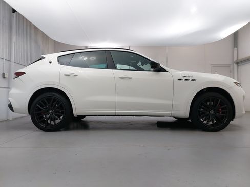 Used 2024 Maserati Levante Modena Ultima AWD/4WD image 8