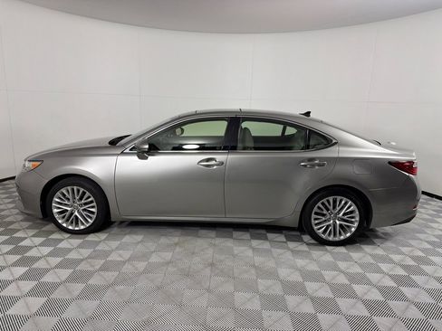 Used 2015 Lexus ES 350 w/ Ultra Luxury Package FWD image 8