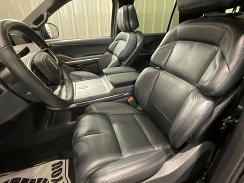 Used 2025 Lincoln Navigator Reserve w/ Jet Appearance Package image 10