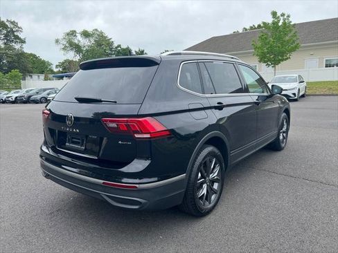 Certified 2022 Volkswagen Tiguan SE w/ Panoramic Sunroof Package AWD/4WD image 5