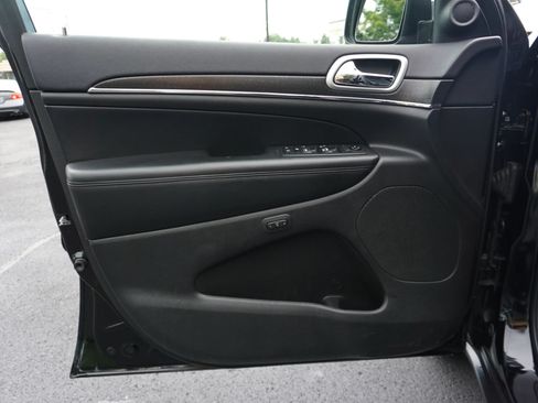 Used 2018 Jeep Grand Cherokee Limited AWD/4WD image 26