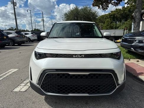 Used 2025 Kia Soul LX w/ LX Technology Package FWD image 3