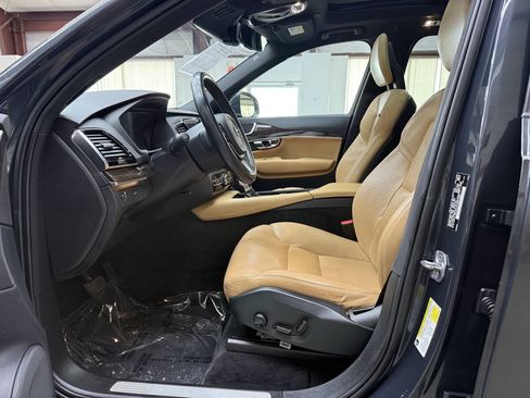 Used 2016 Volvo XC90 T6 Momentum w/ Momentum Plus Package AWD/4WD image 11