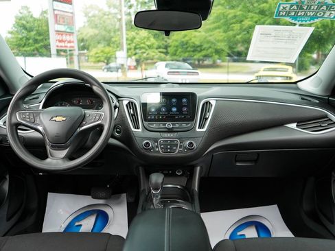 Used 2023 Chevrolet Malibu LT FWD image 9