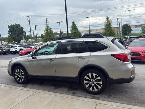 Used 2015 Subaru Outback 2.5i Limited AWD/4WD image 6