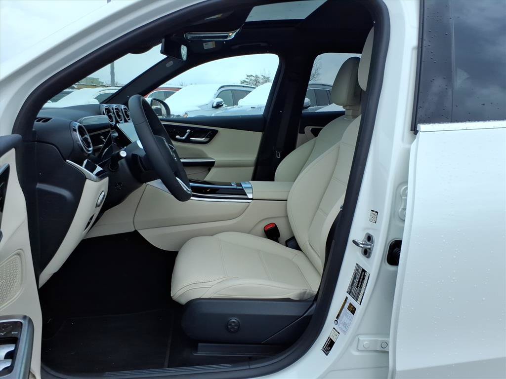 Used 2026 Mercedes-Benz GLC 300 4MATIC image 11