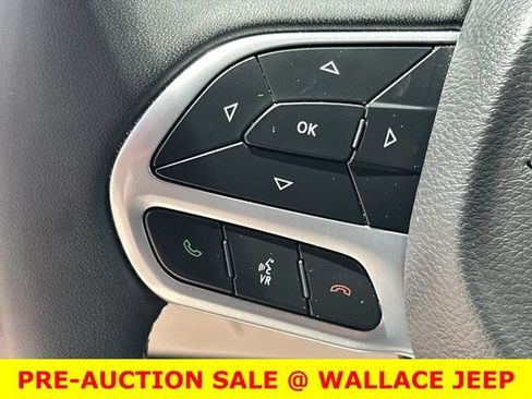 Used 2024 Chrysler Pacifica Touring-L FWD image 23