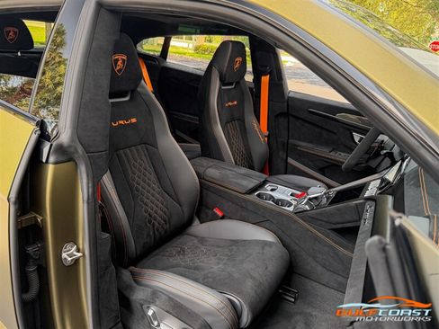 Used 2024 Lamborghini Urus Performante AWD/4WD image 32
