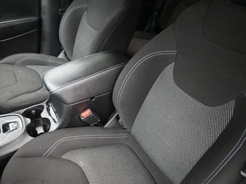 Used 2020 Jeep Cherokee Latitude AWD/4WD image 17