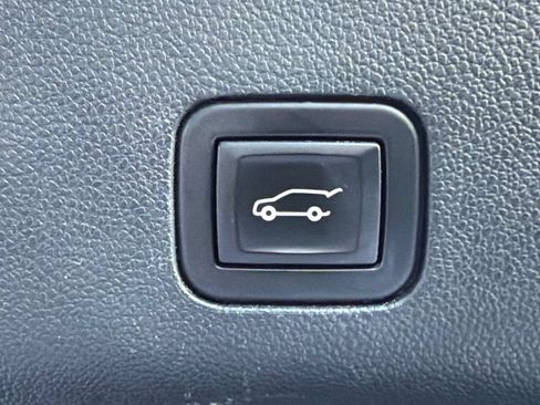Used 2021 Chevrolet Tahoe Z71 w/ Z71 Signature Package AWD/4WD image 19