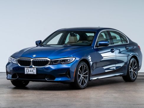 Used 2022 BMW 330i xDrive Sedan w/ Driving Assistance Package AWD/4WD image 3