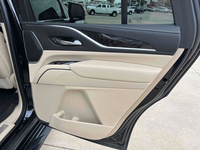 Used 2023 Cadillac Escalade Premium Luxury RWD image 16
