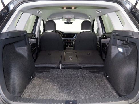 Used 2024 Volkswagen Taos SE image 35