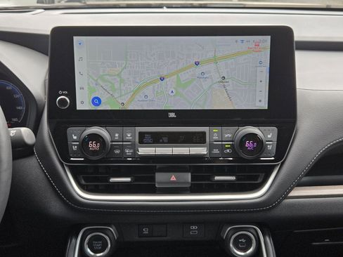 Used 2025 Toyota Grand Highlander AWD image 18