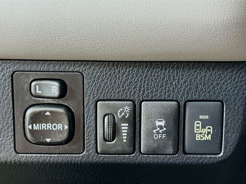 Used 2013 Toyota RAV4 Limited image 17