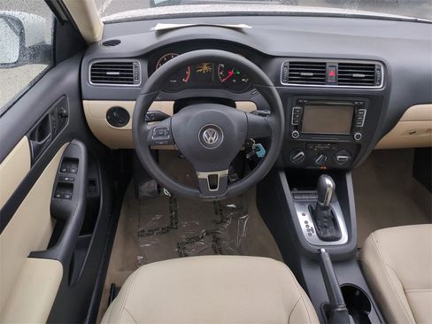 Used 2011 Volkswagen Jetta SE image 16