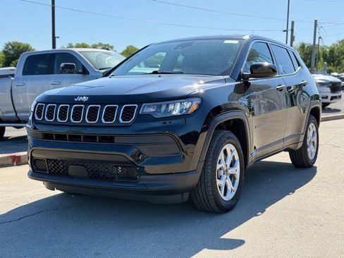 Used 2025 Jeep Compass Sport AWD/4WD image 2