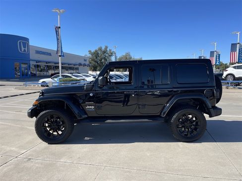 Used 2021 Jeep Wrangler Unlimited Sahara image 2