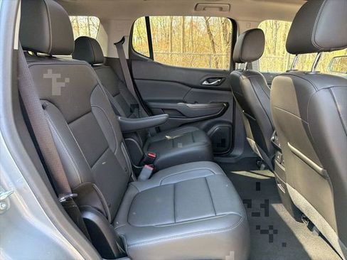 Used 2023 GMC Acadia SLT AWD/4WD image 10