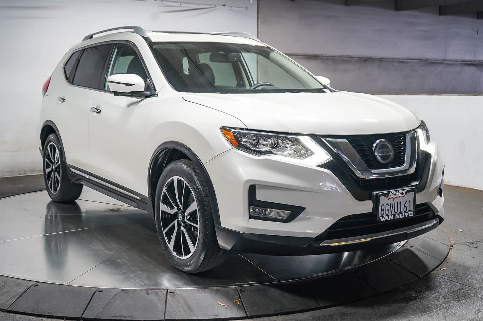 Used 2019 Nissan Rogue SL w/ Premium Package FWD image 3