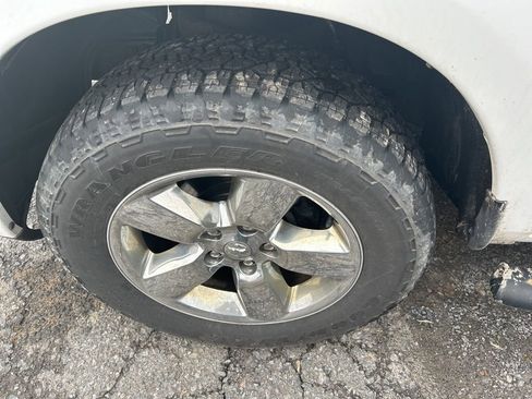 Used 2019 RAM 1500 Express w/ Express Value Package AWD/4WD image 5